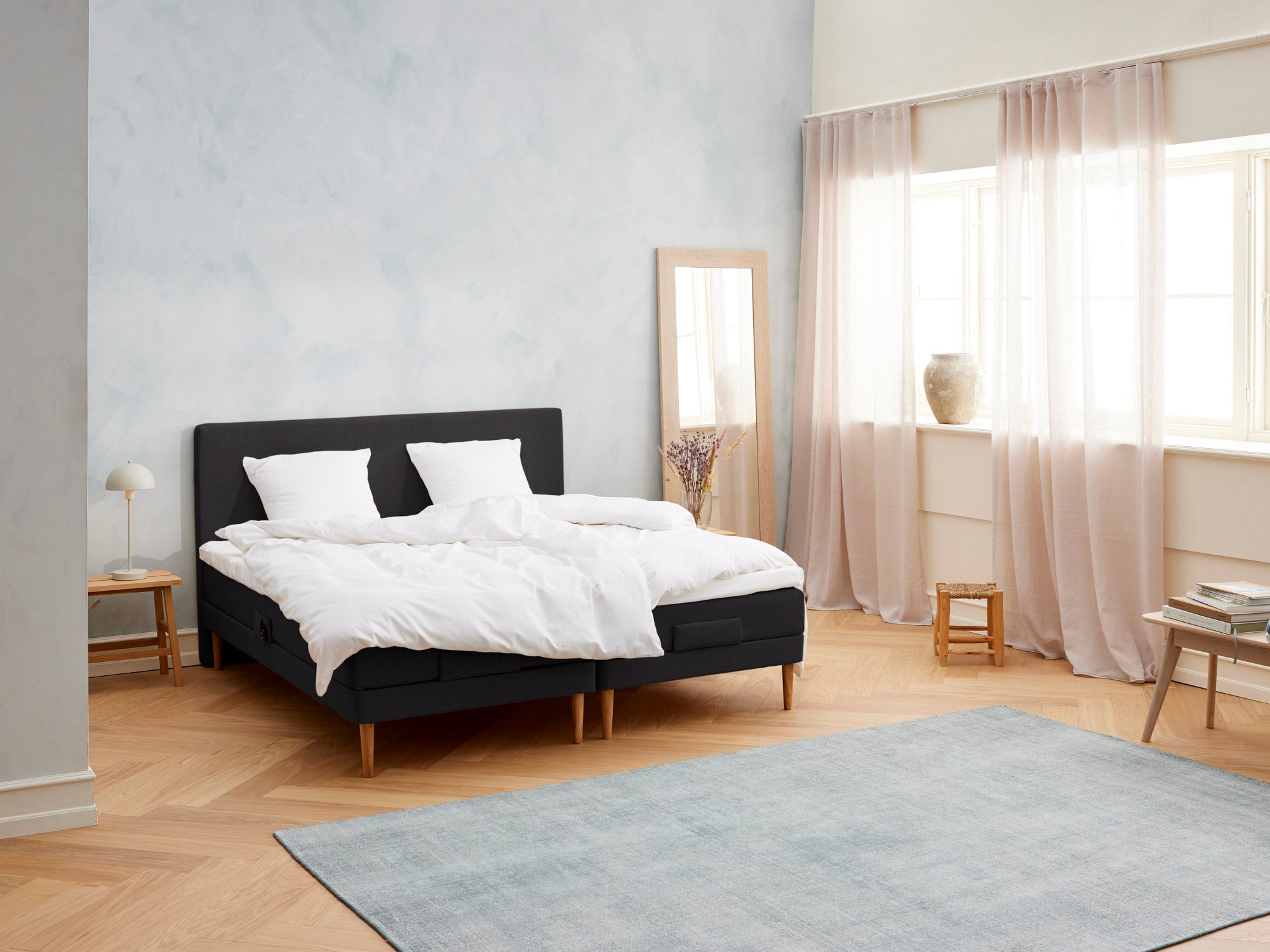 Køle Elevationsseng Sort 210x210 cm – Dansk Kvalitet