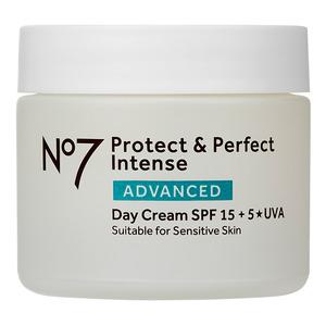 No7 Beskyttende & Perfekt Intensiv Dagcreme SPF15